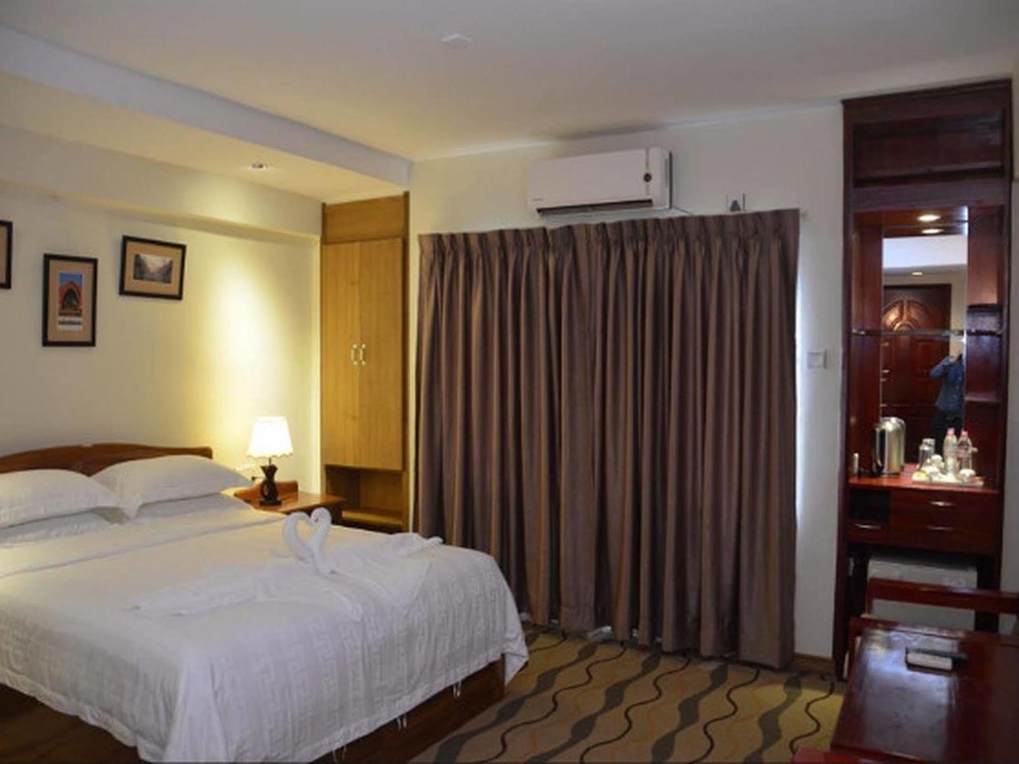 City Star Hotel Янгон Екстериор снимка