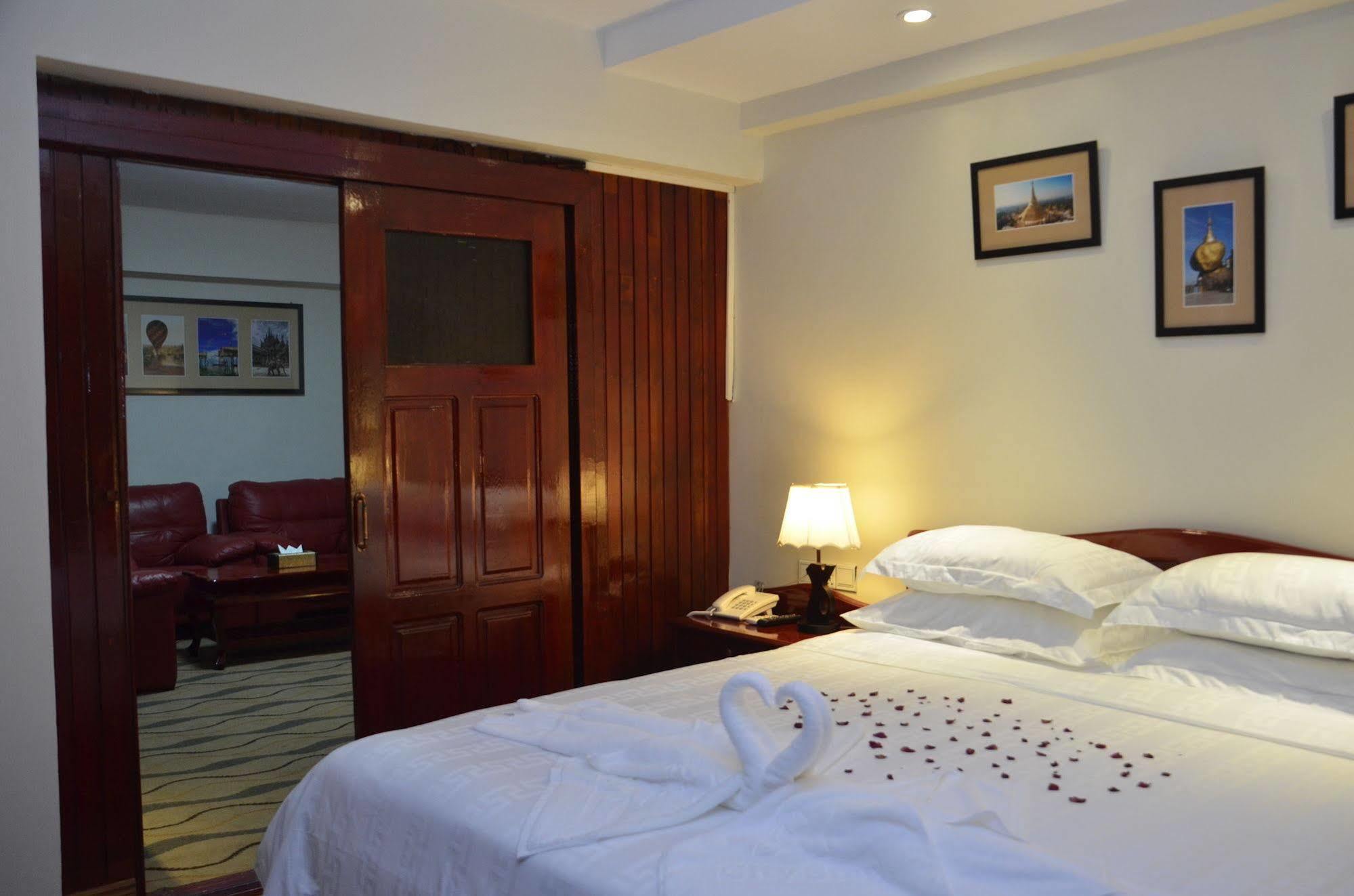 City Star Hotel Янгон Екстериор снимка