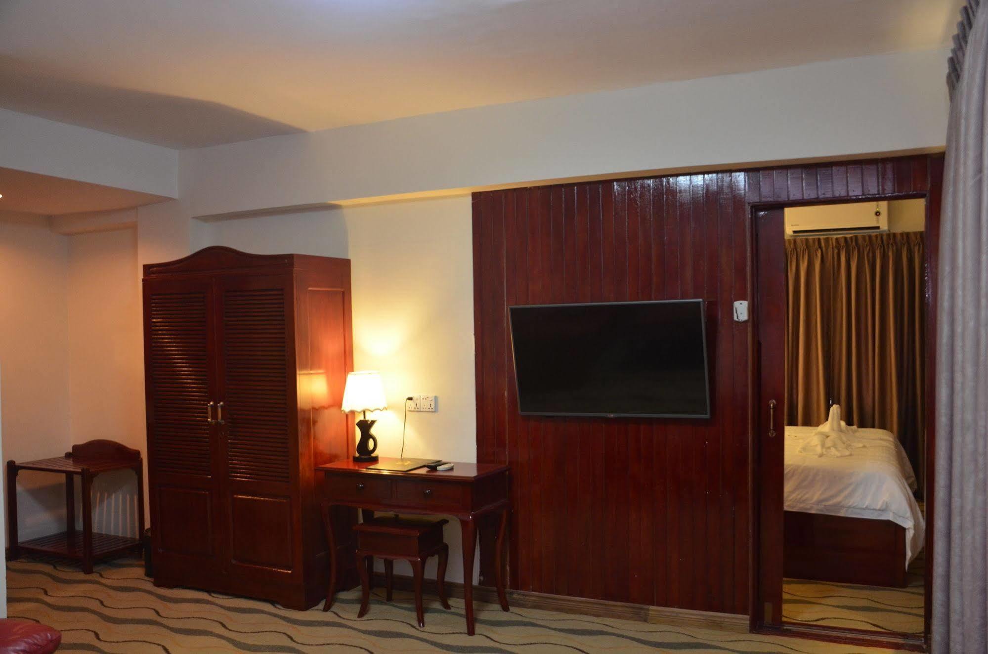 City Star Hotel Янгон Екстериор снимка