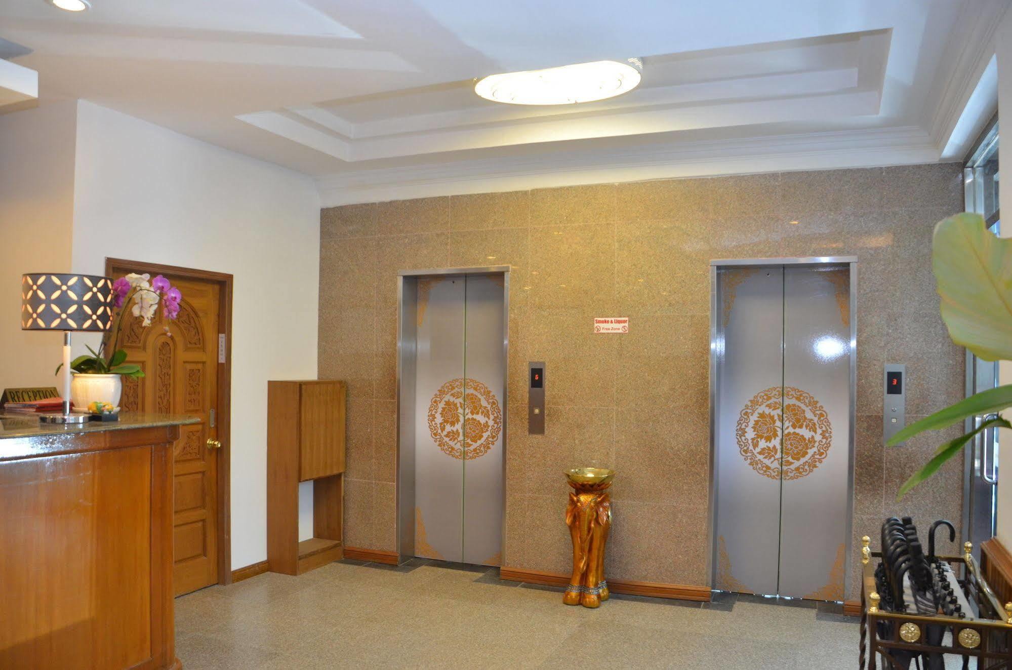 City Star Hotel Янгон Екстериор снимка